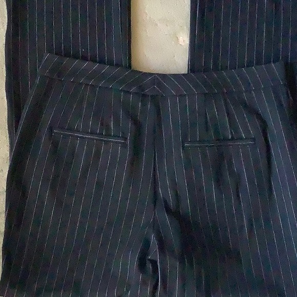 WHBM pinstripe “Slim” pants SZ 6 - Picture 4 of 7